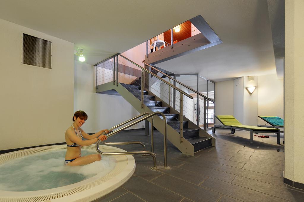 Hotel Krone Lenk Ngoại thất bức ảnh