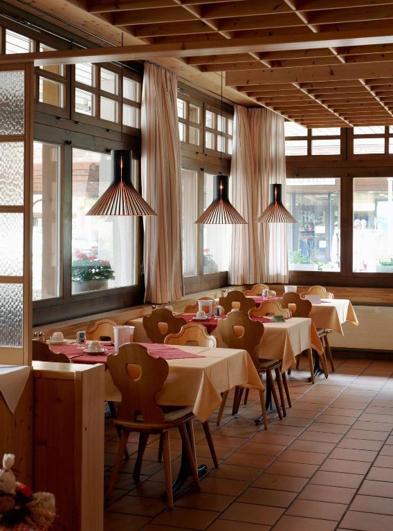 Hotel Krone Lenk Ngoại thất bức ảnh